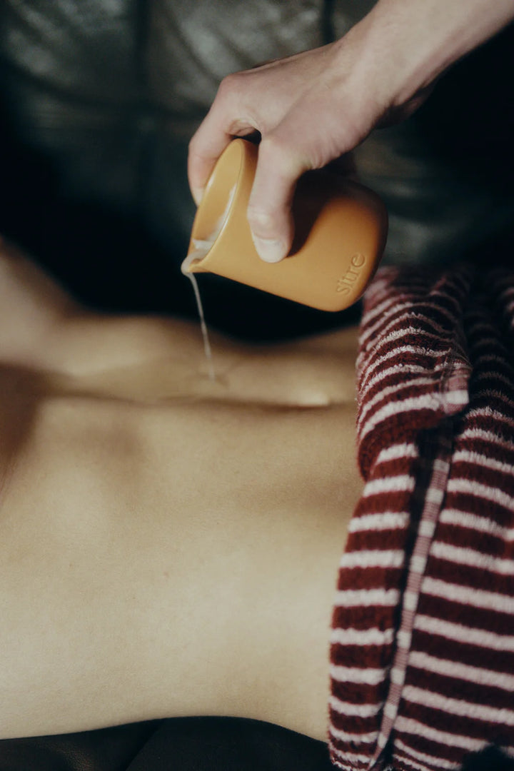 Pillow Haze Massagekerze von Sitre - Luxuriöse Duftkerze für sinnliche Massage