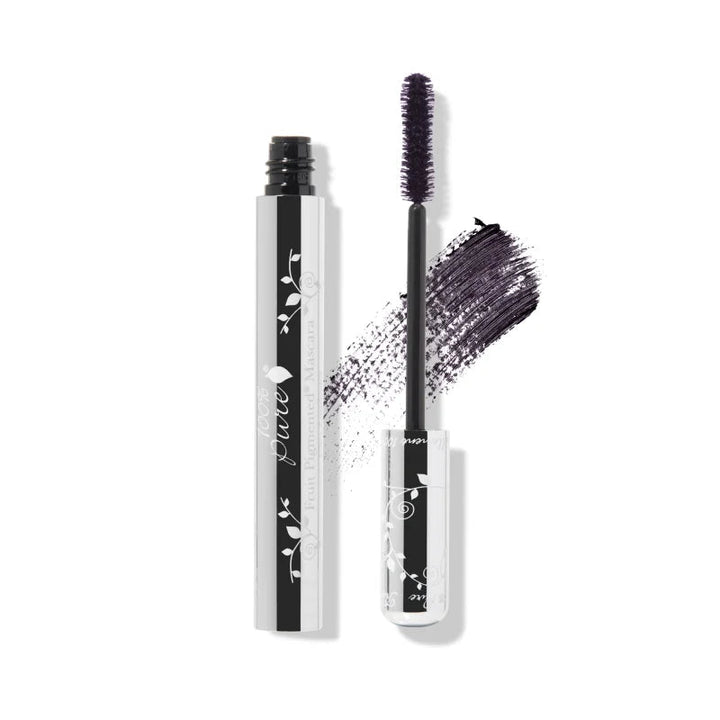 100% Pure Fruit Pigmented Mascara Blackberry - Lifestyle Aufnahme