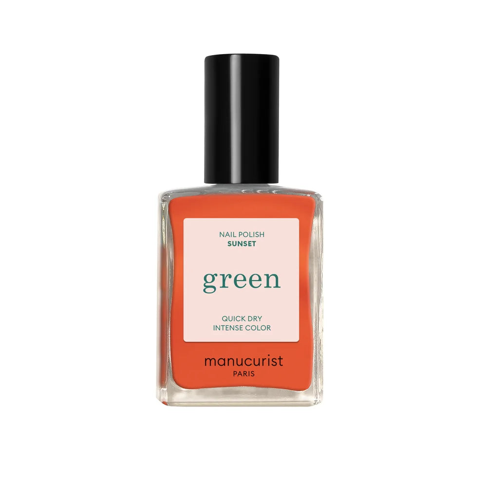 Manucurist Paris Green Nagellack in Sunset - ein leuchtender Korall-Orange-Ton in einer Glasflasche mit schwarzem Verschluss, mit schnell trocknender und intensiver Farbformel