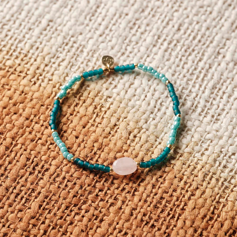 Rosenquarz Armband Haze - nachhaltiger handgemachter Schmuck aus Nepal mit farbigen Glasperlen