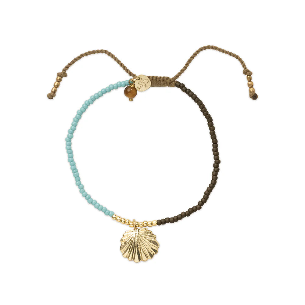 Hoping Tiger Eye Bracelet von A Beautiful Story - handgefertigtes Armband mit Tigerauge und Muschelanhänger