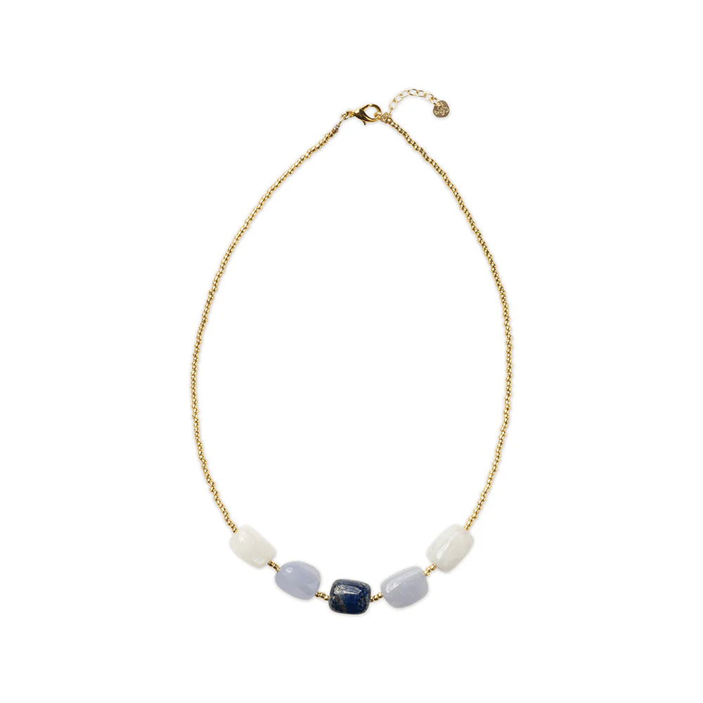 Blaze Lapis Lazuli Necklace von A Beautiful Story - handgefertigte Halskette mit Lapislazuli Edelstein und goldfarbenen Glasperlen