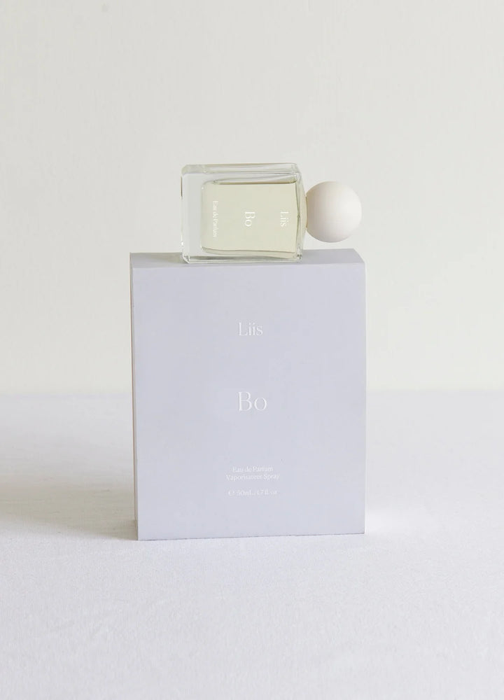 Liis Bo Eau de Parfum mit Verpackung inszeniert