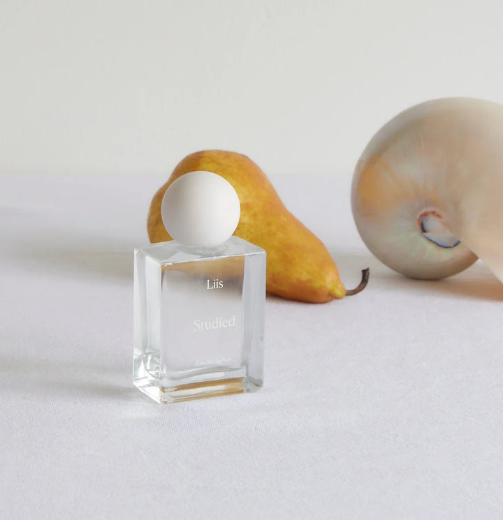 Liis Studied Eau de Parfum Flakon mit Verschluss und Glasdetail