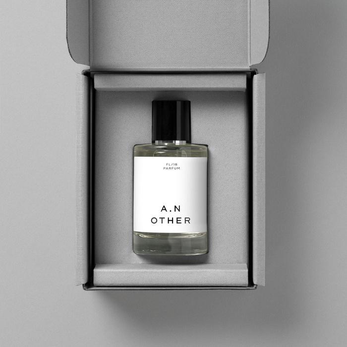 A.N. Other Parfum Box von oben – minimalistische Parfum Verpackung