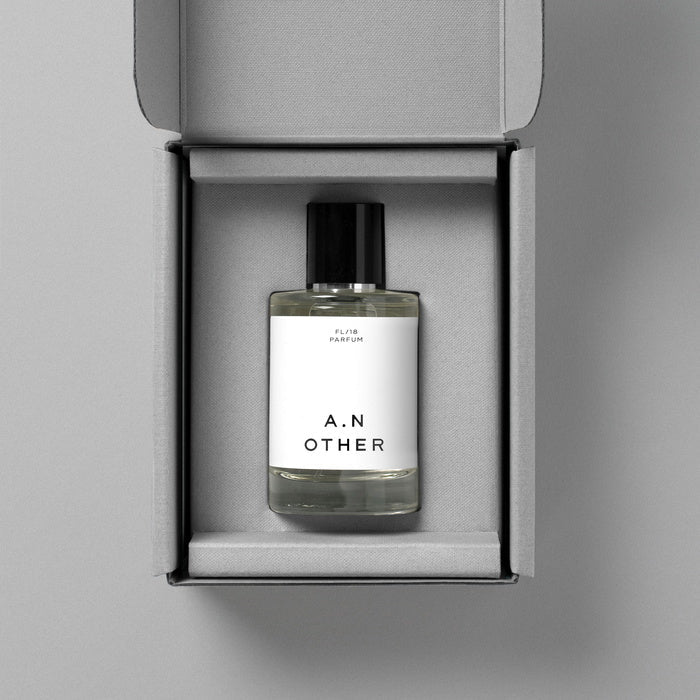 A.N. Other Parfum Box von oben – minimalistische Parfum Verpackung