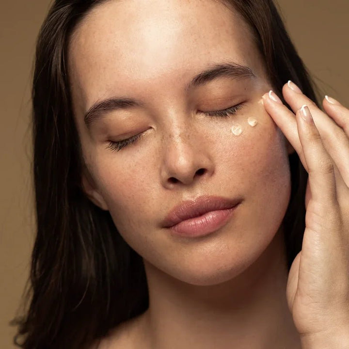 Kiwi Seed Gold Luminous Eye Cream on skin