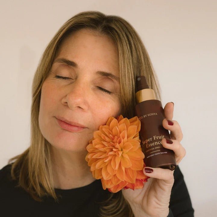 Eco by Sonya Super Fruit Essence - Model