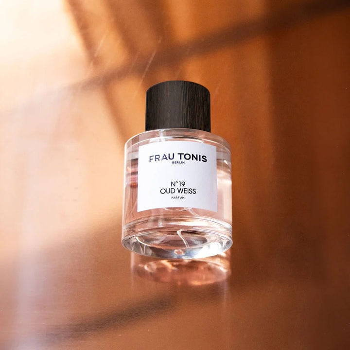 No 19 OUD Weiss Parfum Intense - Blanda Beauty