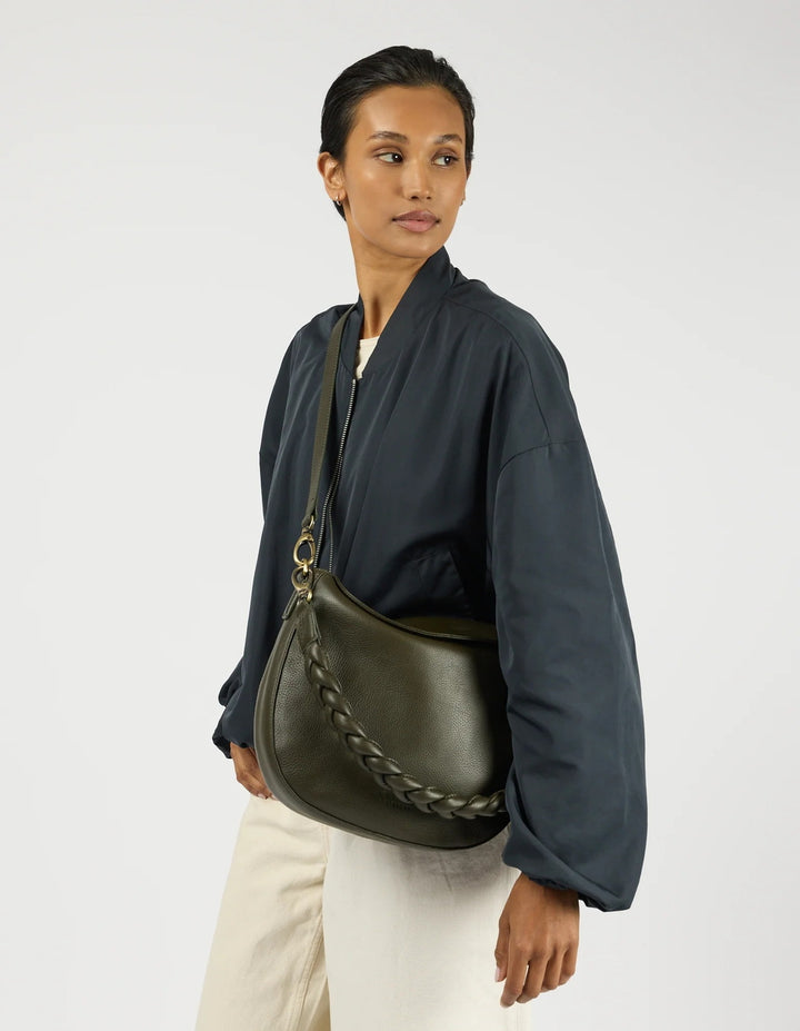 O My Bag Lana aus weichem Soft-Grain-Echtleder in der Farbe Moss