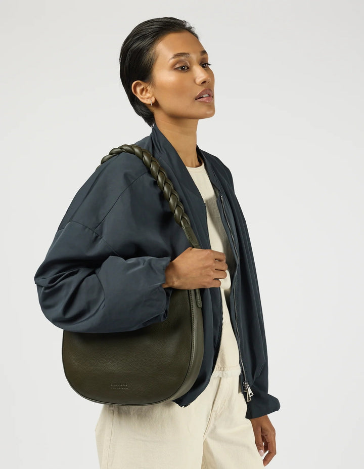 Grüne O My Bag Lana Schultertasche mit weicher Silhouette und Überschlag