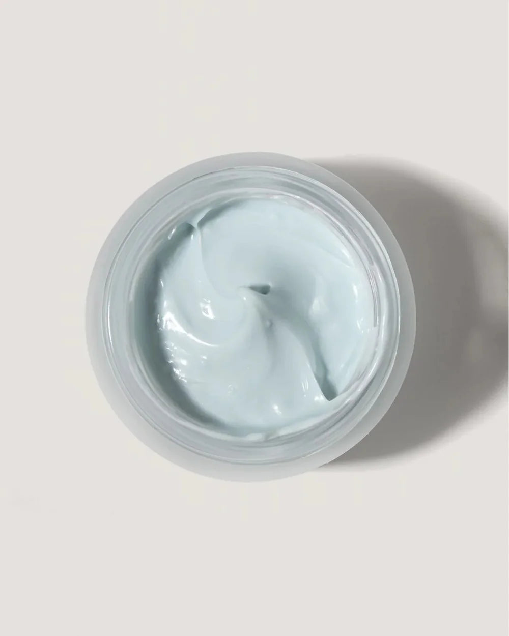 The Longevity Exosome Cream von ruhi mit cremiger Konsistenz