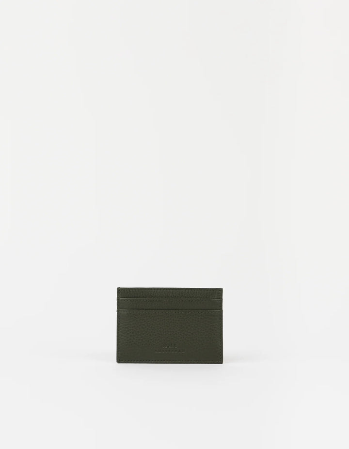 O My Bag Mark's Cardcase Moss – Vorderansicht des Kartenhalters aus natürlich genarbtem olivgrünem Leder