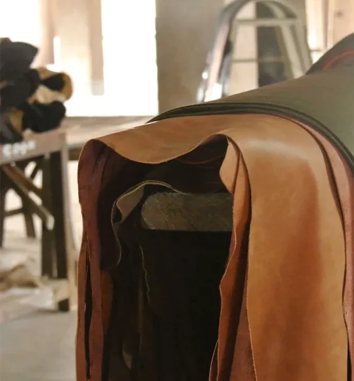 O My Bag Amsterdam – Detailaufnahme von Leder in der Produktionsstätte
