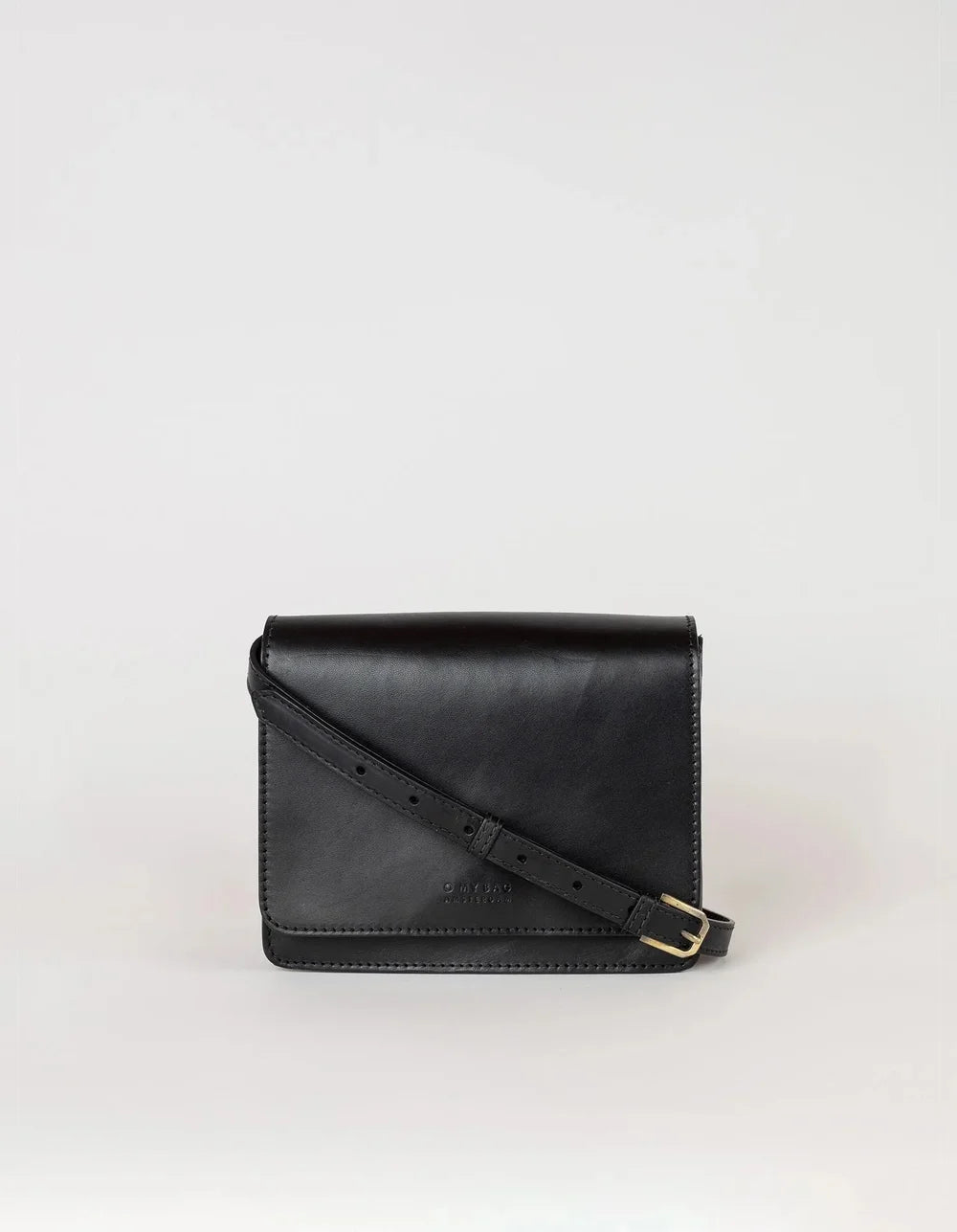 O My Bag Audrey Mini Black – Vorderansicht mit verstellbarem Lederriemen