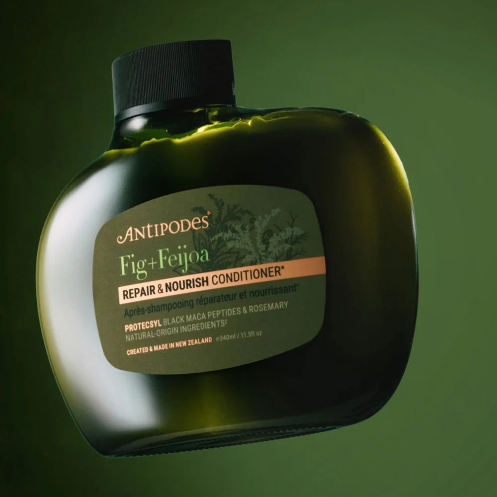 Antipodes Fig + Feijoa Repair & Nourish Conditioner im Kampagnenbild