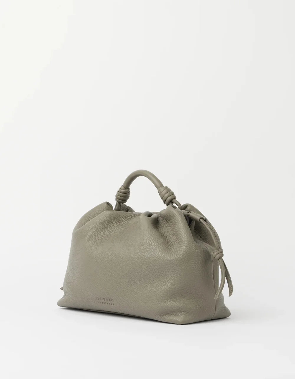 O My Bag Kiki Midi Clay – Seitenansicht der weich gerafften Ledertasche