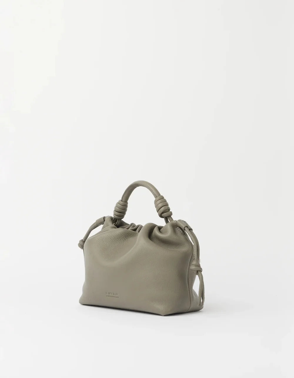 O My Bag Kiki Mini Clay – Seitenansicht der kleinen Ledertasche mit Knotendetails