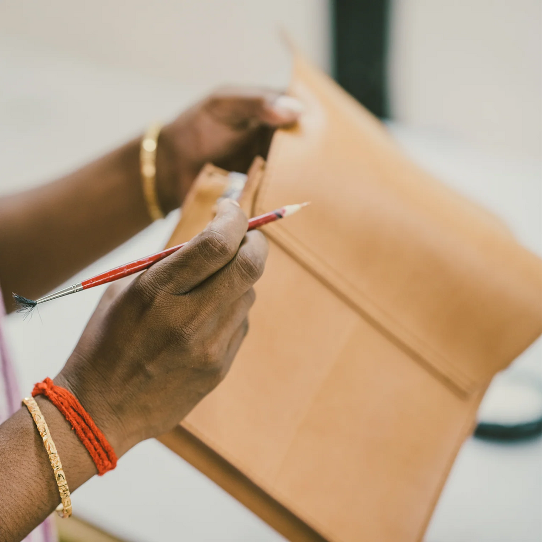 O My Bag Amsterdam – Detailaufnahme der handwerklichen Verarbeitung von Echtleder
