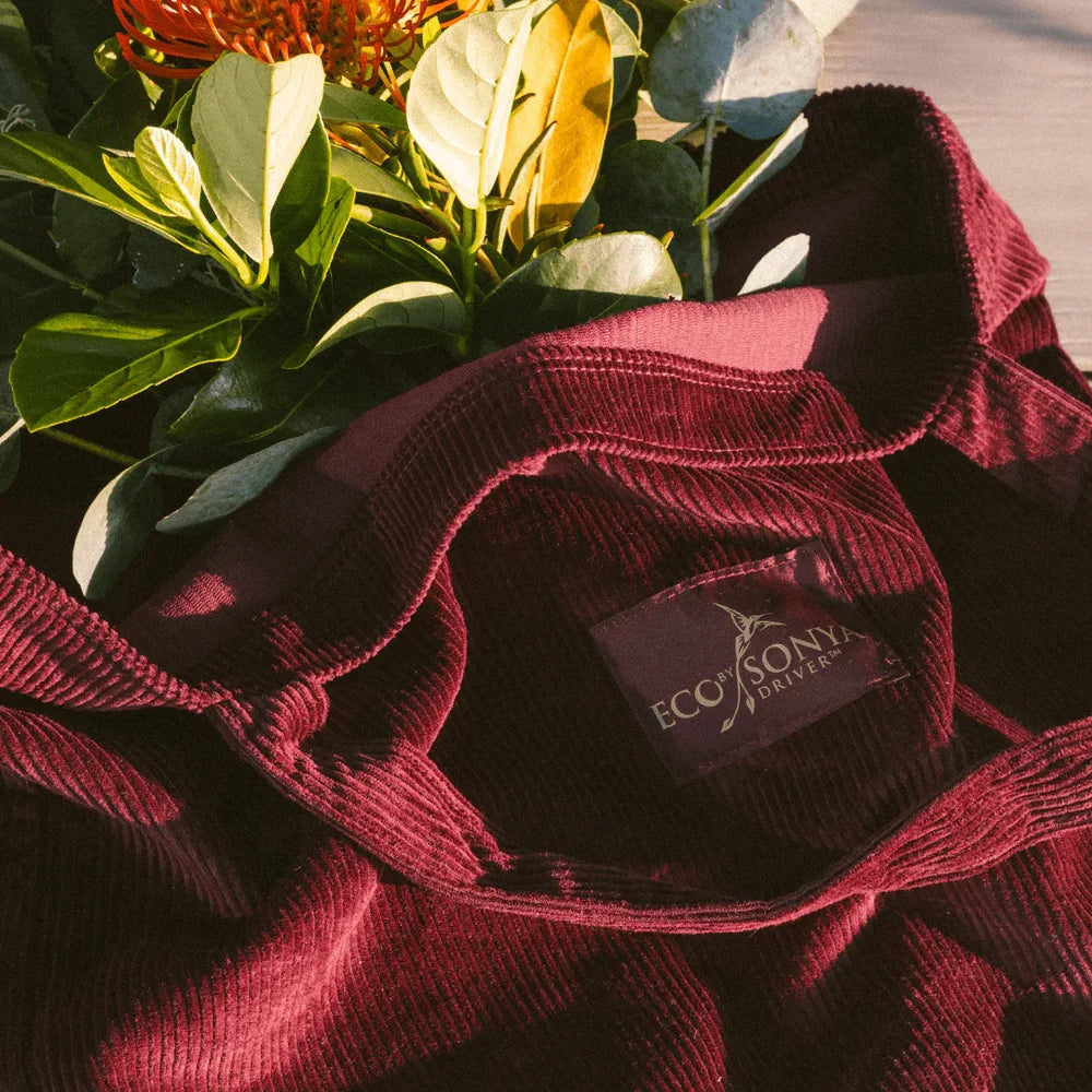 Eco by Sonya Burgundy Tote – Detailansicht samtige Cord-Oberfläche