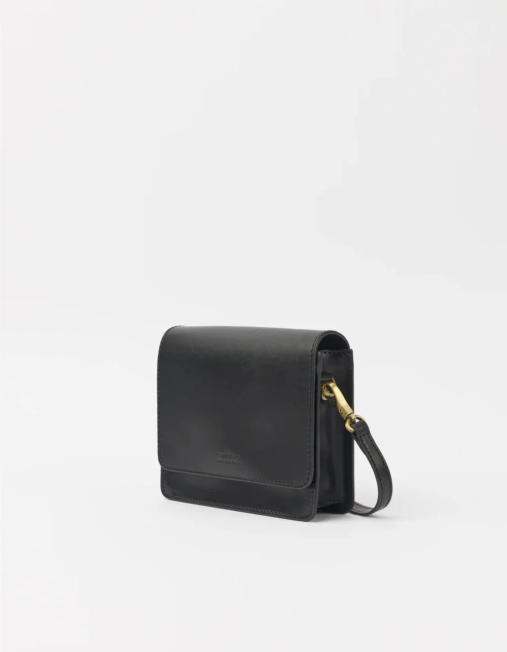 O My Bag Audrey Mini Black – Seitenansicht der formstabilen Ledertasche mit Überschlag