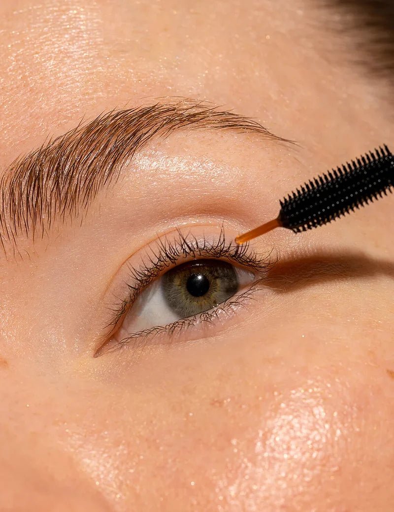 INIKA Organic Lash & Brow Serum - Model Wimpern