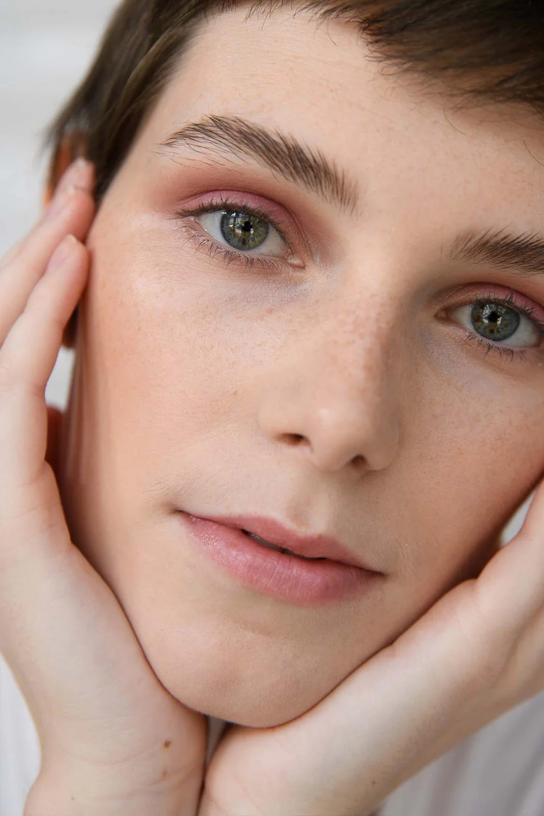 Eyeshadow Berry Model