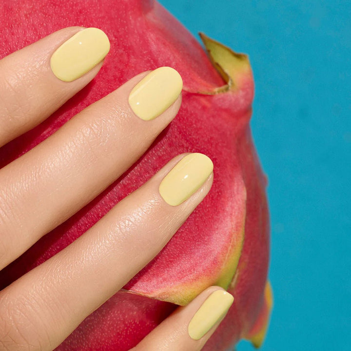 Manucurist Nagellack Mimosa - Lackierte Nägel Nahaufnahme