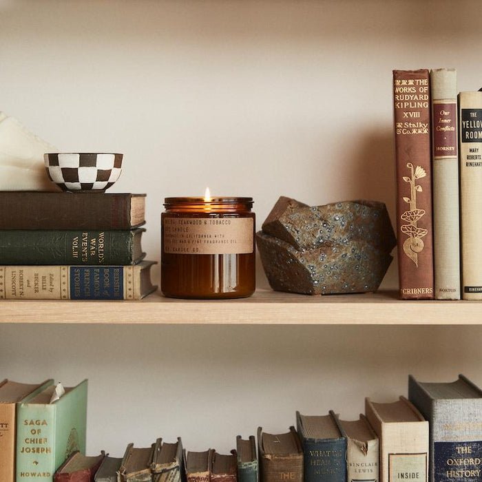 P.F. Candle Co. No. 04 Teakwood & Tobacco 204 g - burning candle