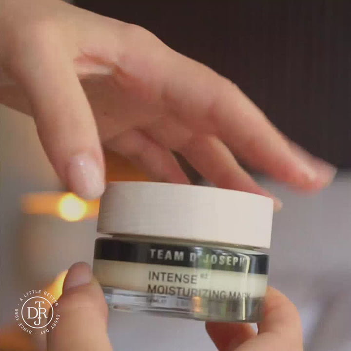 Team Dr. Joseph Intense Moisturizing Mask in der Anwendung