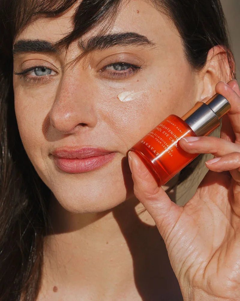 Brightening Retinol Eye Crème Radiant Rani on skin