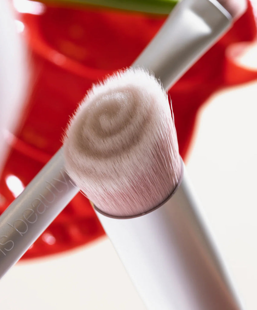 Skin2Skin Foundation Brush - Close up