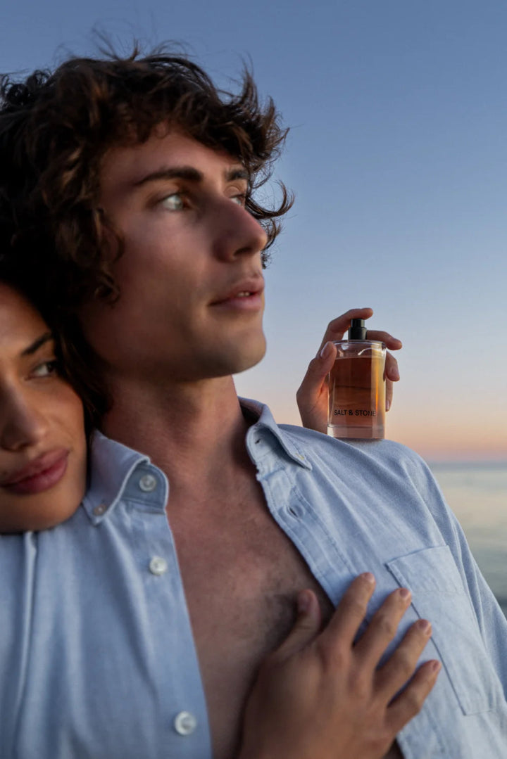 Salt & Stone Body Mist Black Saffron & Cedar - Unisex Duft für Paare und gemeinsame Pflegeroutine