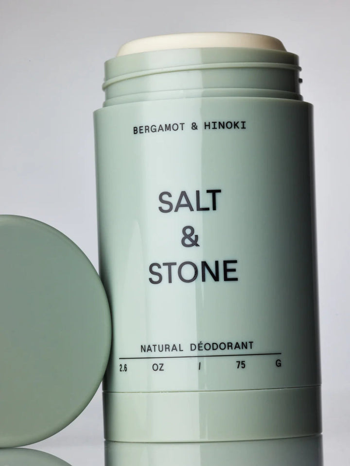 Salt & Stone natürliches Deo ohne Aluminium Bergamot Hinoki Close-up