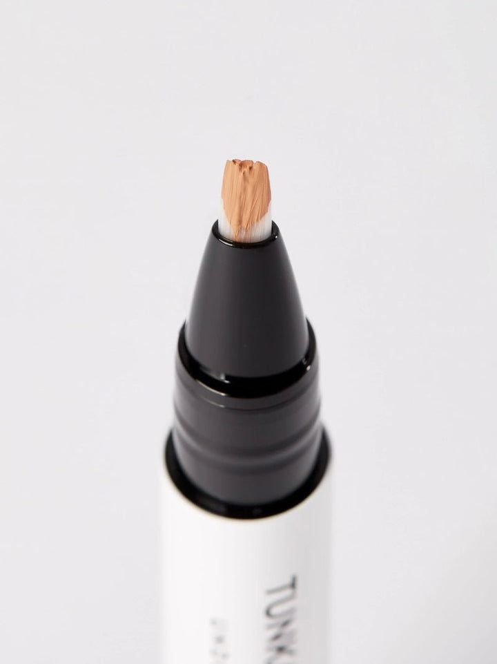 Tunkal Concealer Warm Beige Close up