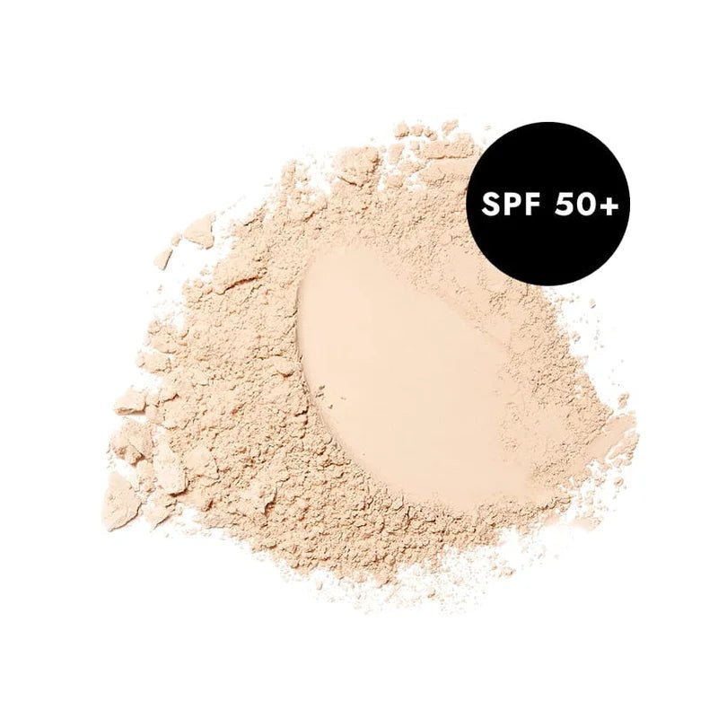 Und Gretel Wolken Refillable SPF 50+ Compact Powder - Light 01 Swatch